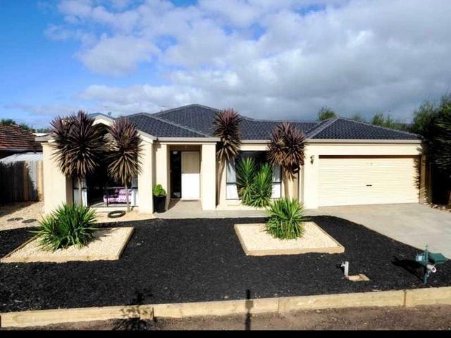 Spacious 4 Bed 2 Bath Entertainer, Solar, 693m2, $800k $850k