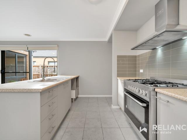 Spacious 4 Bed, 2 Bath Family Haven on a 512m² Lot!