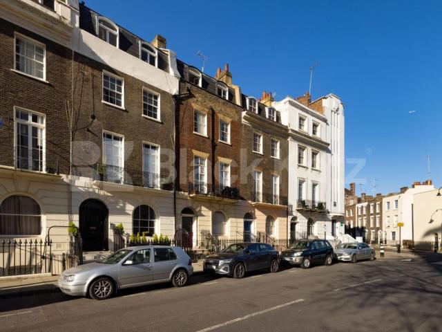 Spacious 4 bed 2 bath set within a period house mins to tube and Regents Park