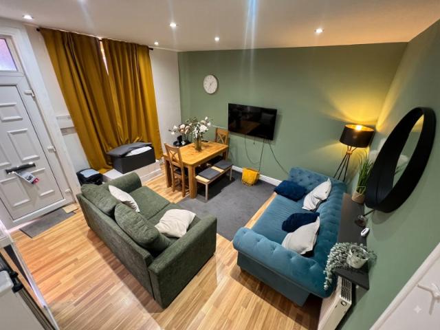 Spacious 4 Bed 2 Wash Property Available at LS6