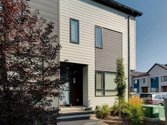 Spacious 4 Bed, 3.5 Bath Townhome Pet Friendly!