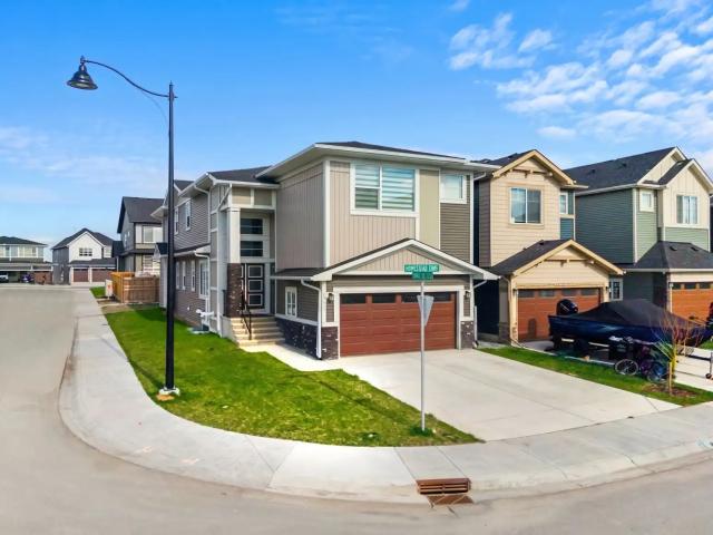 Spacious 4 Bed 3.5 Bath Corner House with Double Attached Garage