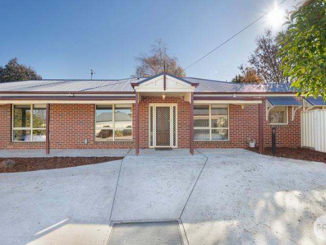 SPACIOUS 4 BED UNIT IN CENTRAL REDAN