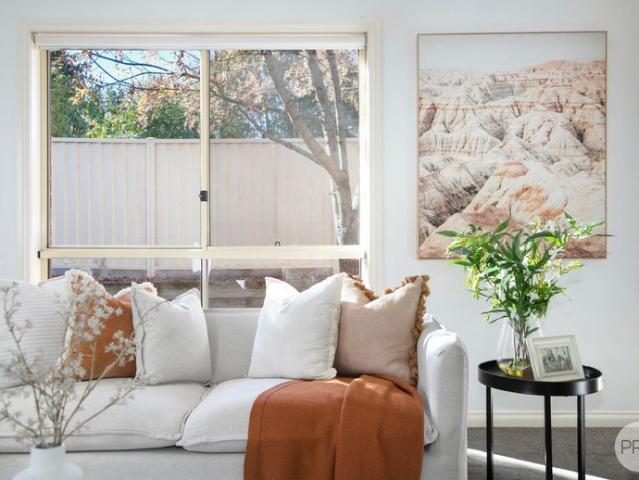 SPACIOUS 4 BED UNIT IN CENTRAL REDAN