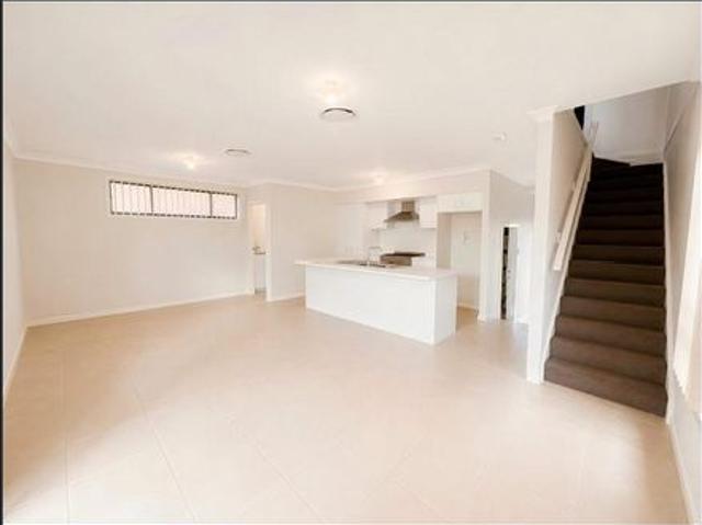 Spacious 4 Bed with 2 Living Room Plus Study Nook