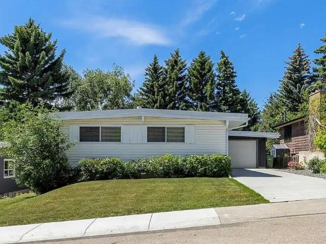 Spacious 4 Bed Brentwood Bungalow | Finished Basement, Garage & Private Yard