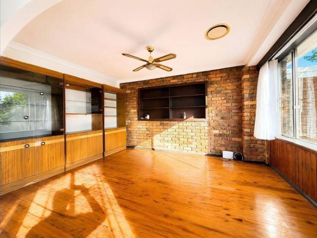 Spacious 4 Bed Family Gem in the Highly Prized Matthew Pearce Catchment!