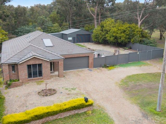Spacious 4 Bed Family Home with Double Garage in Creswick