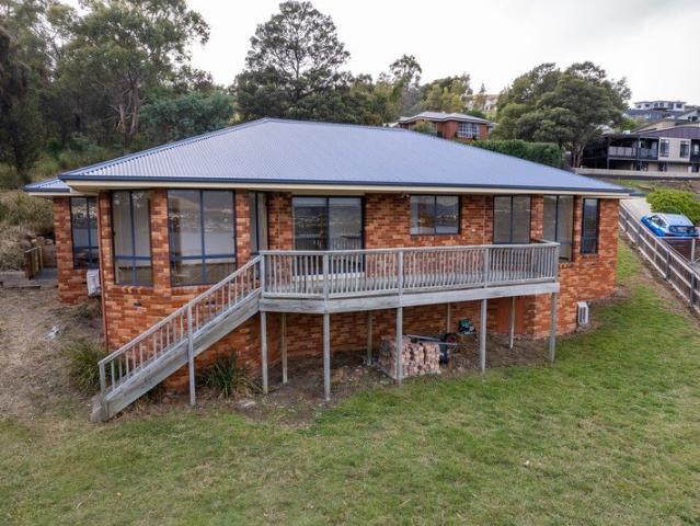 Spacious 4 Bed Family Home on Large Block