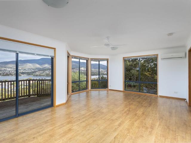 Spacious 4 Bed Family Home on Large Block