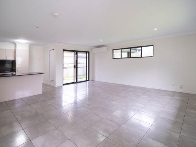 Spacious 4 Bed Family Living in the Heart of Coomera