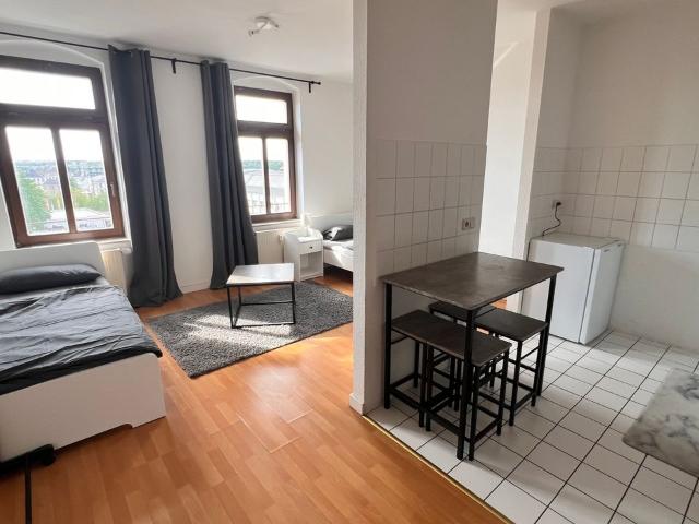 Spacious 4 bed flat with parking space & kitchen fitter friendly!, Chemnitz Amsterdam Apartments for Rent