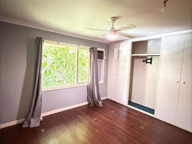 Spacious 4 Bed Home with Sunroom & Huge Workshop!
