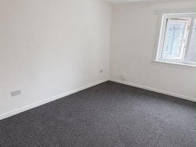 Spacious 4 Bed house with large garden