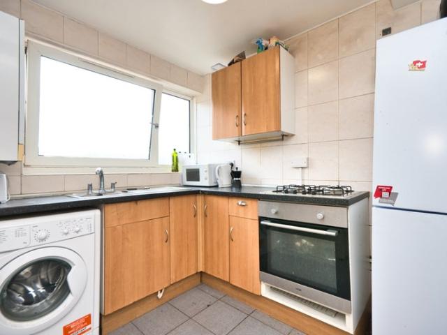Spacious 4 Bed Maisonette Near Mile End Station E3