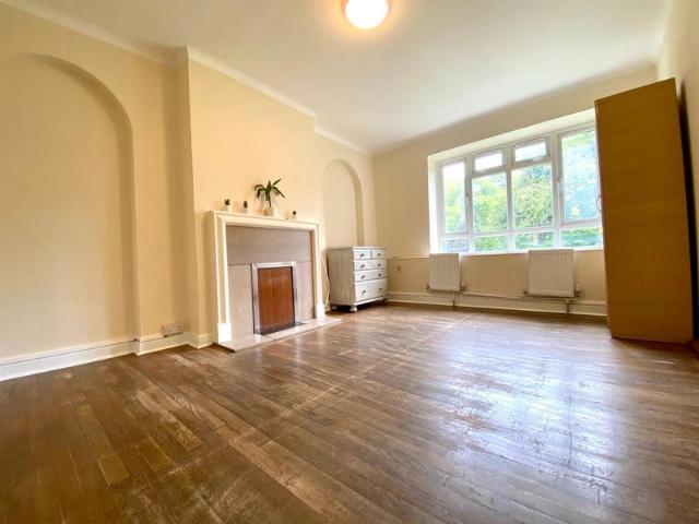 Spacious 4 Bed Near Swiss Cottage