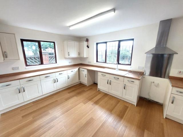 Spacious 4 bed property in Coalville for £1100PCM