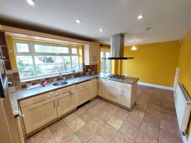 Spacious 4 bed property in Leicester for £995PCM