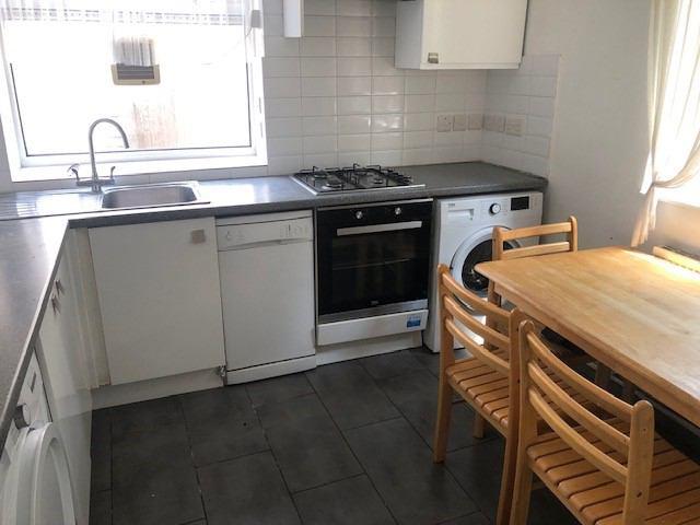 Spacious 4 Bed Split Level Flat With Garden