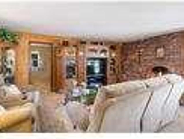 Spacious 4 bedroom, 3 bath. Pet OK!