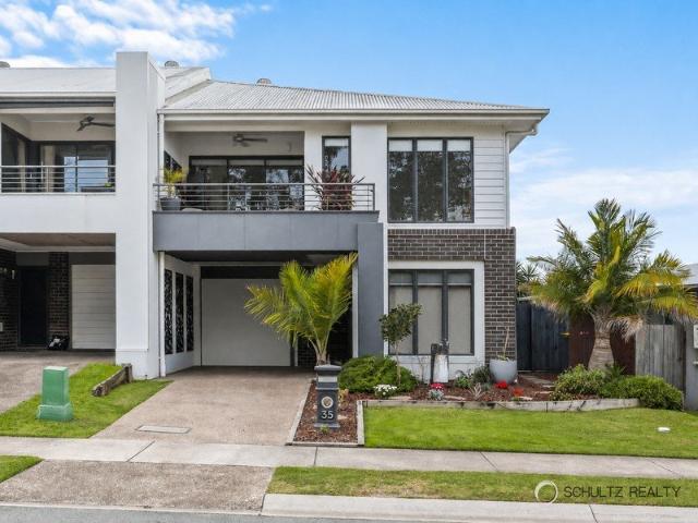 Spacious 4 Bedroom, 3 Bathroom Stylish Home