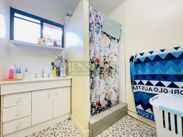 Spacious 4 bedroom, 1 bathroom home in Richmond Hill is sure to impress