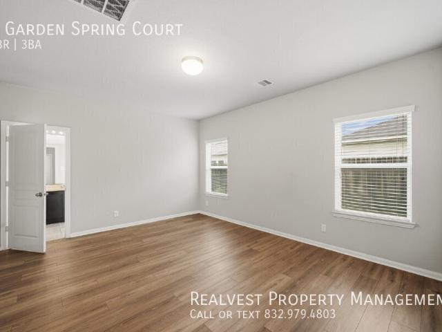 Spacious 4 Bedroom 2.5 Bath on Cul de Sac in Rodeo Palms