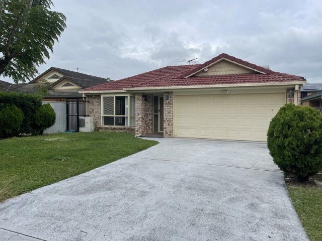Spacious 4 Bedroom, 2 Bathroom, 2 Car Park in Coopers Plains