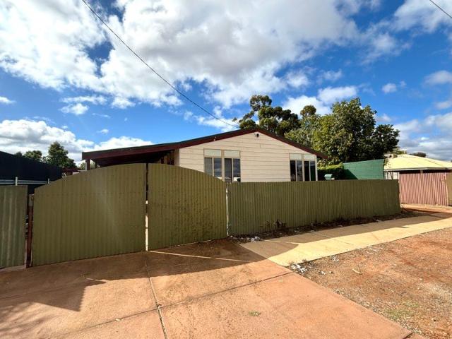 Spacious 4 Bedroom, 2 Bathroom Family Home