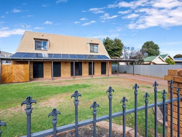 Spacious 4 Bedroom, 2 Bathroom Family Home!