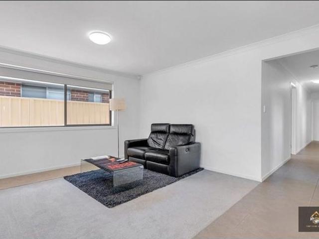 Spacious 4 Bedroom & 2 Bathroom Rental House with 2 Car Garage in Munno Para West