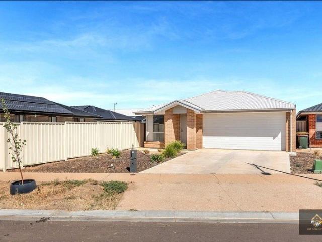 Spacious 4 Bedroom & 2 Bathroom Rental House with 2 Car Garage in Munno Para West