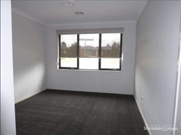 SPACIOUS 4 BEDROOM, 2 LIVING, 2 BATHROOM, IN MERNDA VILLAGES ESTATE