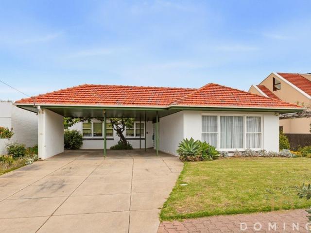Spacious 4 Bedroom Coastal Home, only metres from the beach!