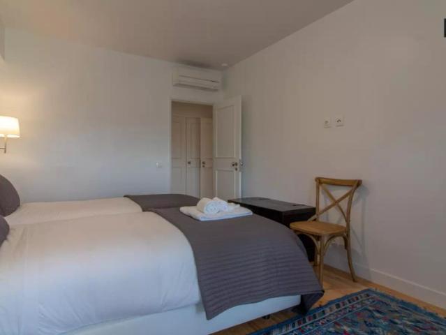 Spacious 4 bedroom apartment for rent in São Domingos de Benifica