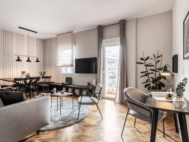 Spacious 4 Bedroom Apartment with Balcony and Modern Amenities in O'Donnell, Madrid Amsterdam Apartments for Rent
