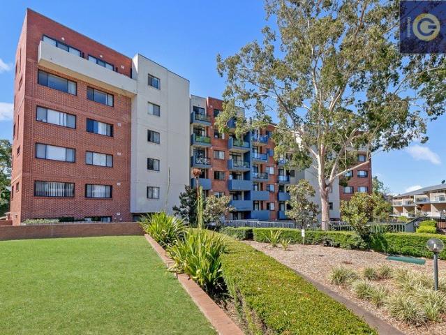 Spacious 4 Bedroom Apartment with Double Garage, Storage & Resort Facilities