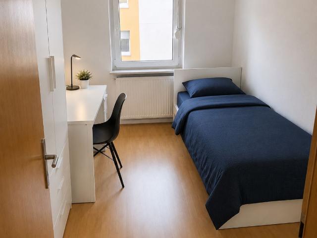 Spacious 4 Bedroom Apartment with Excellent Transport Connections in Nürnberg, Nurnberg Amsterdam Apartments for Rent