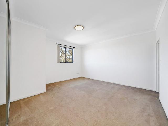 Spacious 4 Bedroom Apartment with Resort Style Facilities!