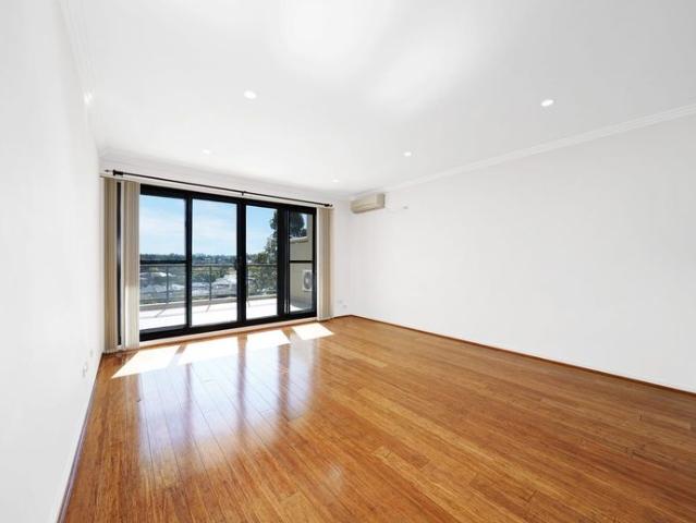 Spacious 4 Bedroom Apartment with Resort Style Facilities!
