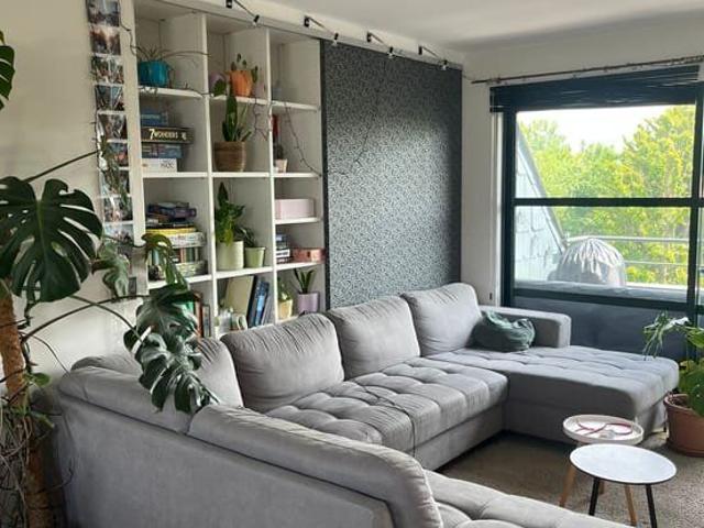 Spacious 4 bedroom apartment with terrace and private garage