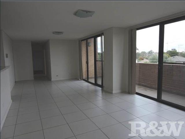 SPACIOUS 4 BEDROOM APARTMENT