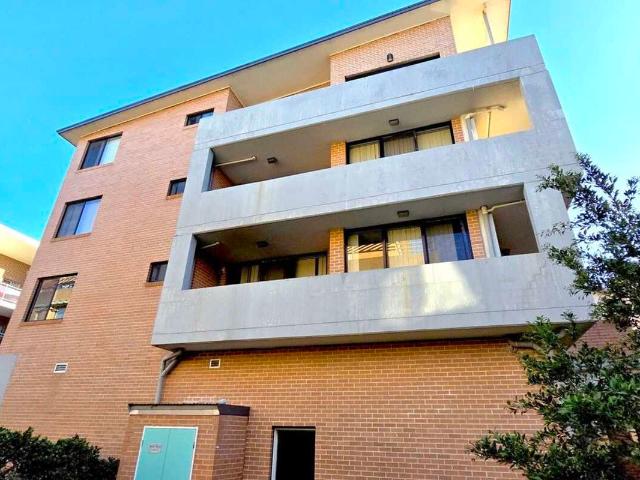 SPACIOUS 4 BEDROOM APARTMENT