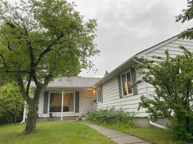 Spacious 4 Bedroom Bungalow in Palliser – Steps to Nellie McClung School
