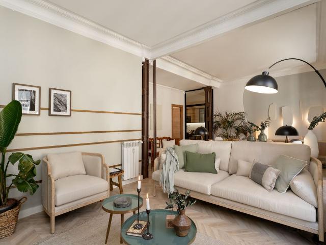 Spacious 4 Bedroom Designer Apartment on Blasco de Garay Street, Madrid Amsterdam Apartments for Rent