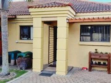 spacious 4 bedroom duet in menkenkop