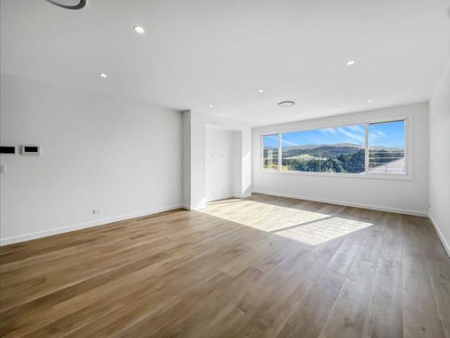 SPACIOUS, 4 BEDROOM DUPLEX, OFFERING EASY CARE FAMILY LIVING WITH STUNNING VIEWS!