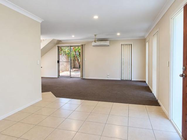 Spacious 4 Bedroom Duplex in a Prime Corner Position