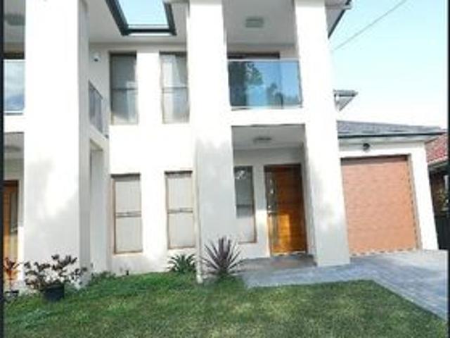 Spacious 4 Bedroom Duplex in Fairfield Heights