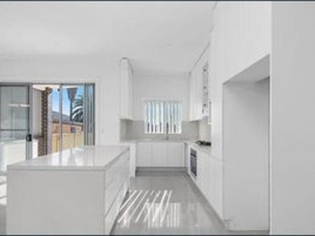 Spacious 4 Bedroom Duplex in Prime Merrylands Location